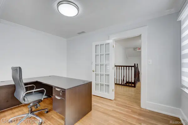 2520 Rochester RD, Royal Oak, MI 48073