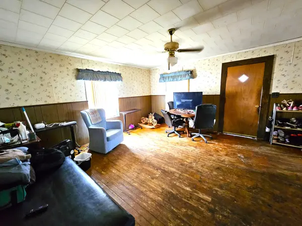 218 S Cherry ST, Flushing City, MI 48433