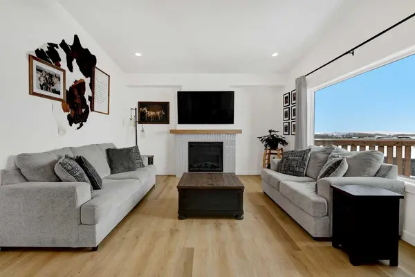 11910 81 AVE, Grande Prairie, AB T8W 0M7