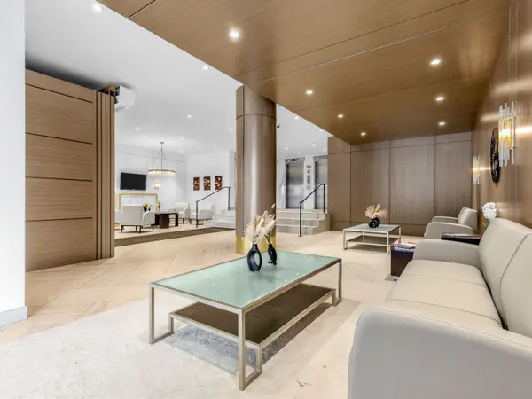 2500 Bathurst ST #306, Toronto C04, ON M6B 2Y8