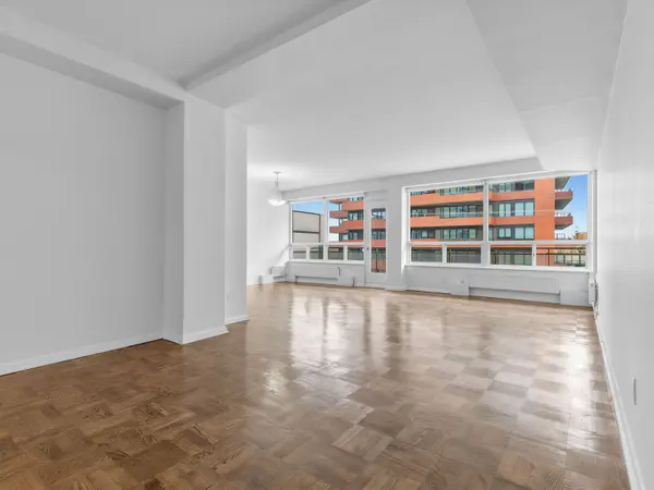 2500 Bathurst ST #306, Toronto C04, ON M6B 2Y8