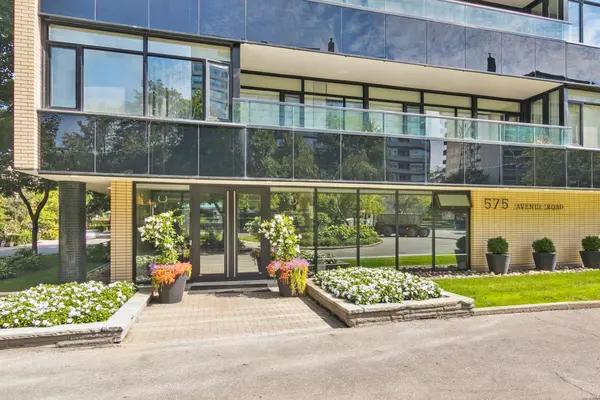 575 Avenue RD S #1001, Toronto C02, ON M4V 2K2