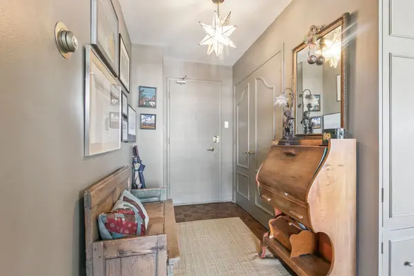 575 Avenue RD S #1001, Toronto C02, ON M4V 2K2