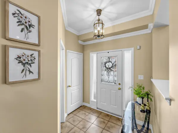 9 Winrow Gate, Ajax, ON L1T 0G3