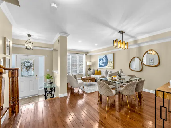 9 Winrow Gate, Ajax, ON L1T 0G3