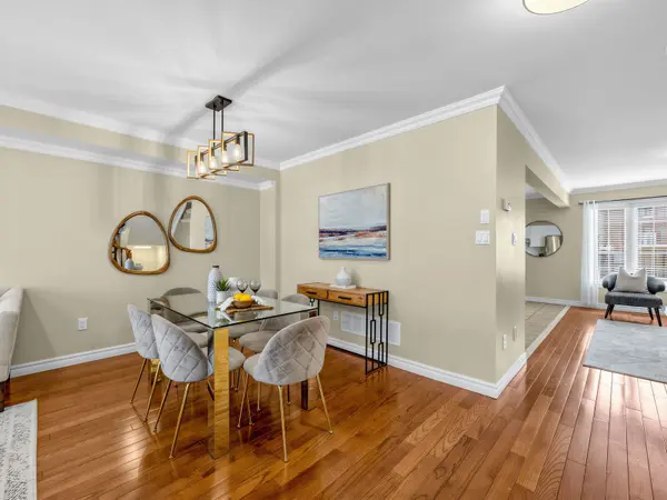 9 Winrow Gate, Ajax, ON L1T 0G3