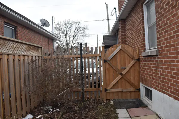65 Chadburn ST, Oshawa, ON L1H 5T9