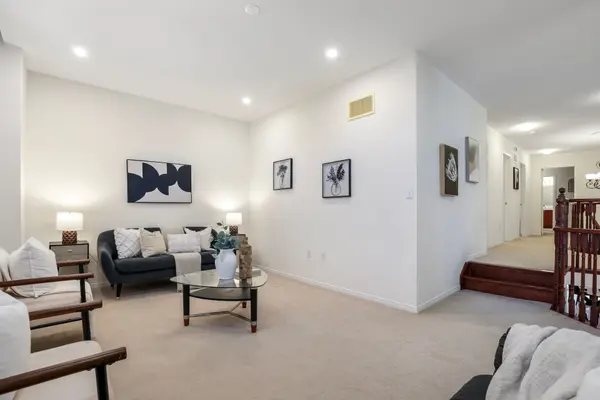 14 Clapperton DR, Ajax, ON L1T 4X9