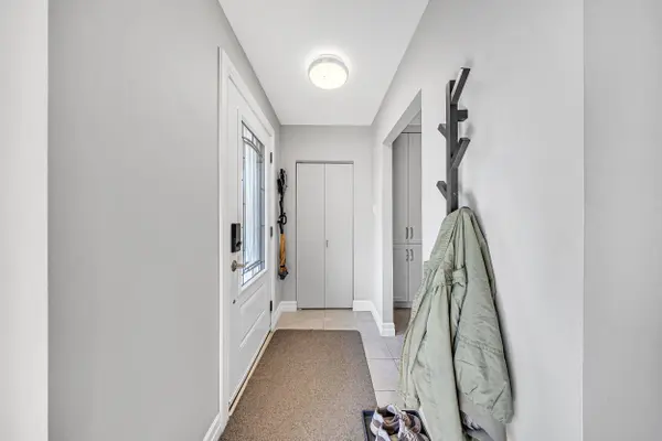 893 Douglas AVE, Pickering, ON L1W 1N7