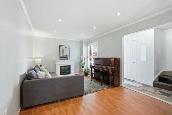 26 Laurel Valley CT, Vaughan, ON L4K 2B3