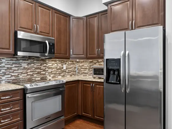 111 Civic Square Gate #609, Aurora, ON L4G 0S6