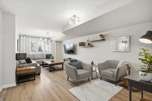 53 FERNDALE DR S #12, Barrie, ON L4N 9V5