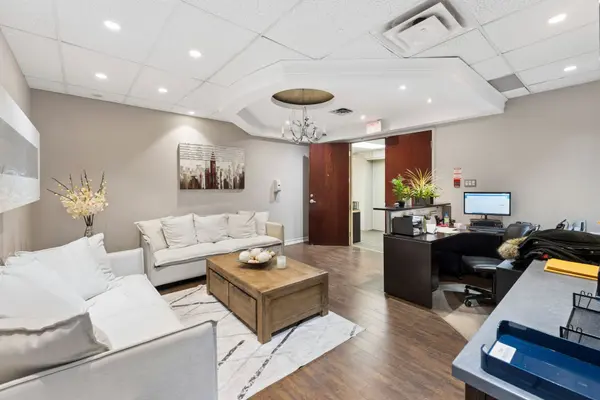 21 Queen ST E, Brampton, ON L6W 3P1