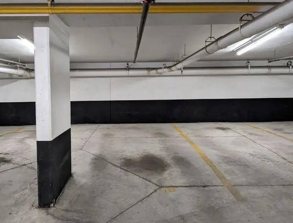 20 Turntable (Pkg. Sp.) CRES #A-18, Toronto W02, ON M6H 4K9