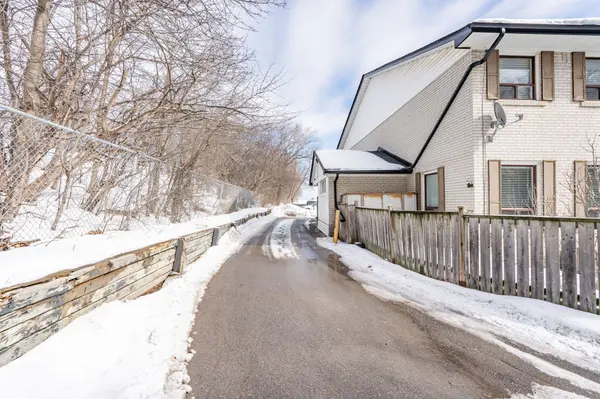 61 Ardglen DR #19, Brampton, ON L6W 1V1