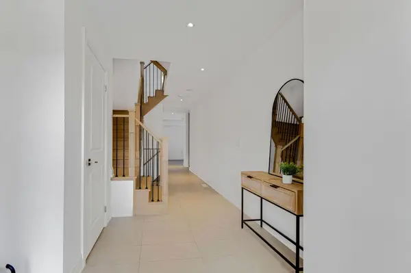 1659 Vellore CRES, Mississauga, ON L5G 0C3