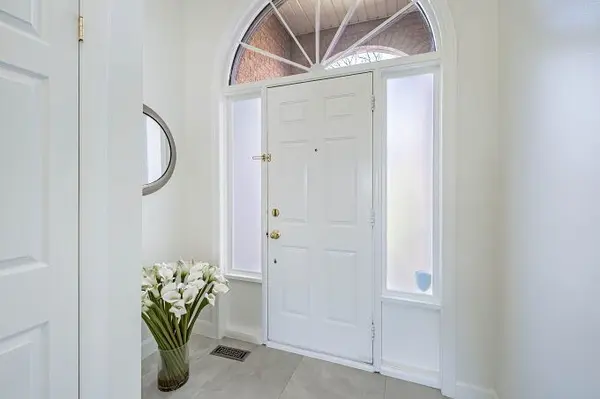 1100 Queens AVE #16, Oakville, ON L6H 2B5