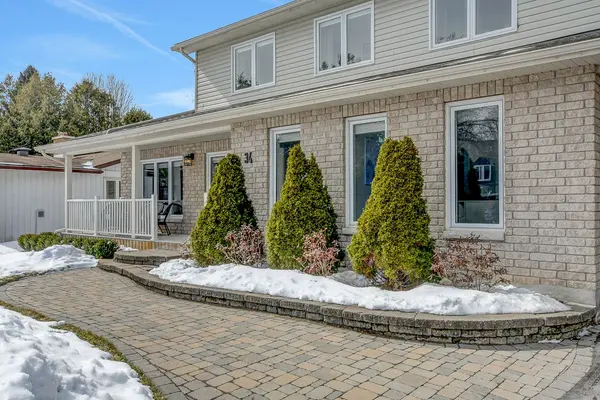 34 Sioux CRES, Qualicum - Bruce Farm - Greenbelt And Area, ON K2H 7E5