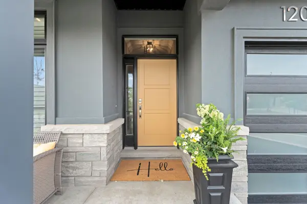 120 Carrick TRL, Welland, ON L3B 0E8