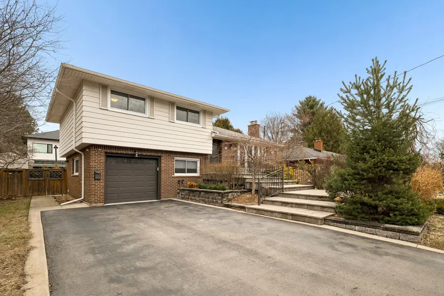 19 Douglas RD, Hamilton, ON L9G 2E2