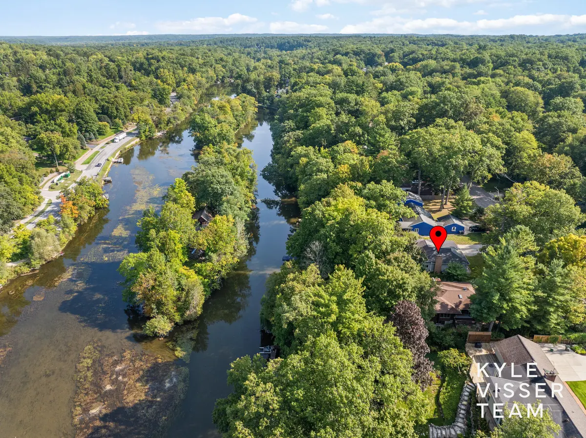 2757 Cascade Springs DR SE, Cascade Twp, MI 49546