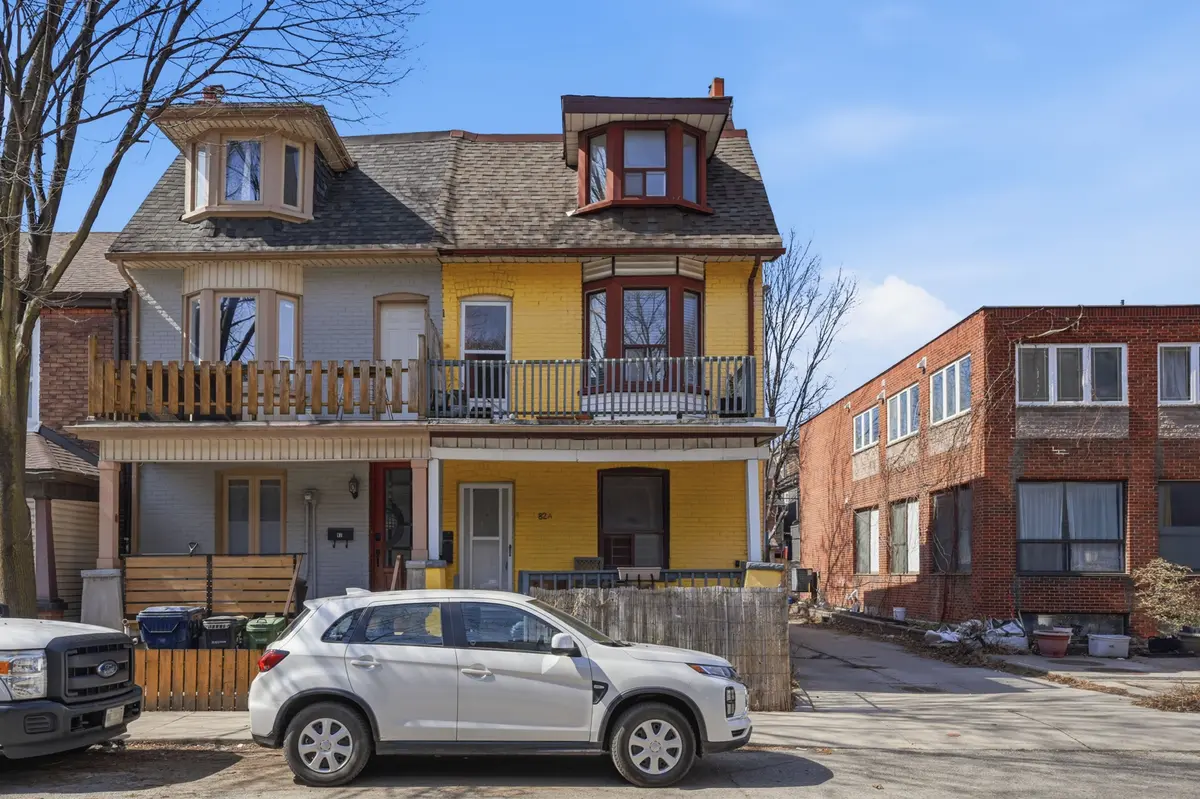 82A Augusta AVE, Toronto C01, ON M5T 2L1