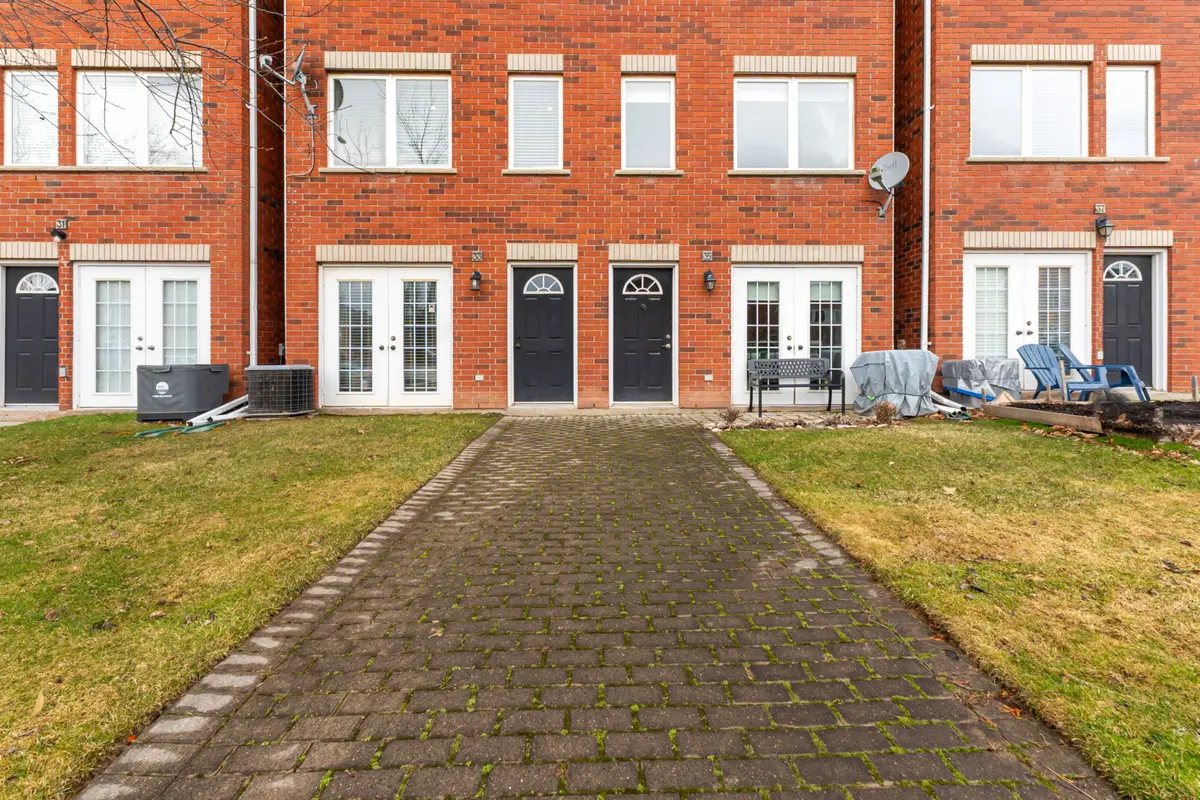 1751 Lampman AVE #33, Burlington, ON L7L 6W3