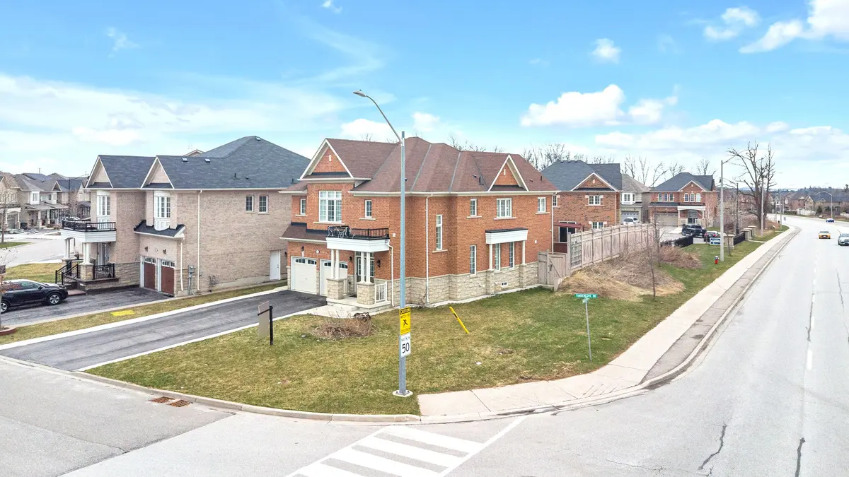 2 Timbercove RD, Brampton, ON L6Y 0W9