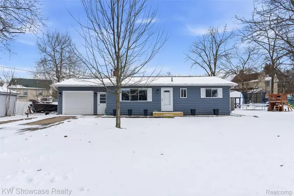 214 Willow LN, Linden, MI 48451