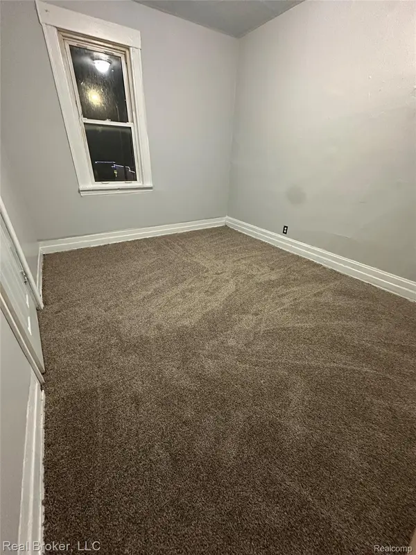 2300 Whalen ST, Hamtramck, MI 48212