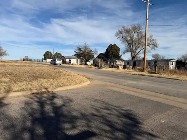 822 Santa Fe Avenue, Canadian, TX 79014