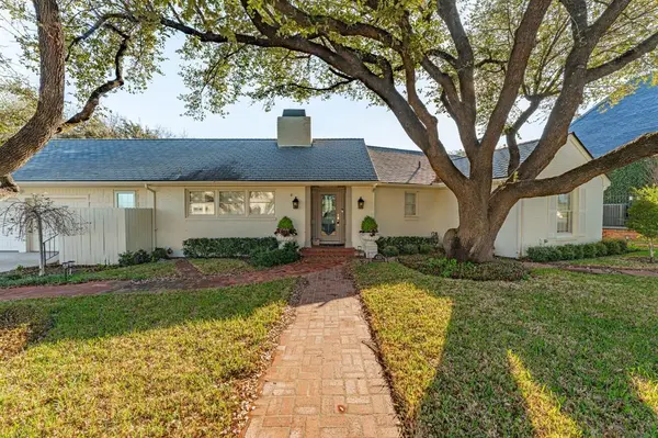 421 W Hazelwood Drive, Fort Worth, TX 76107