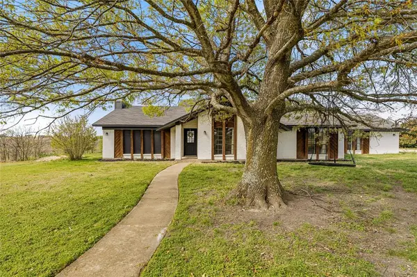 2566 Southwinds Drive, Lorena, TX 76655