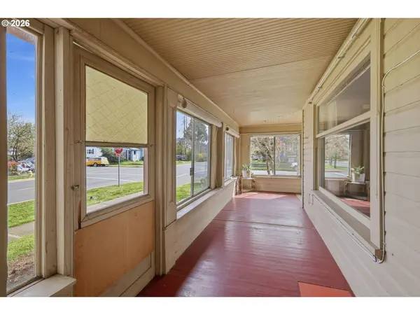 446 E ST, Springfield, OR 97477