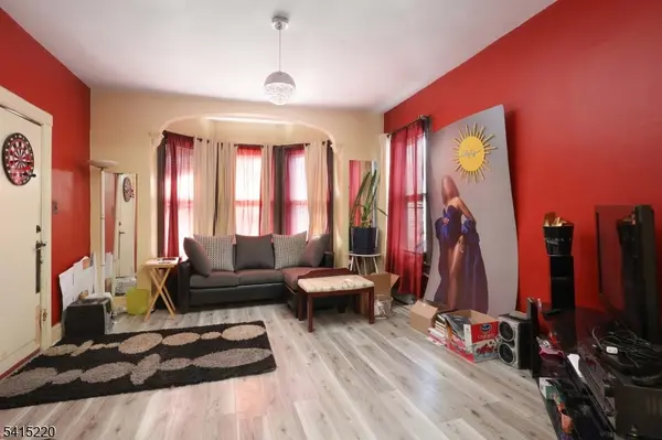 478 Walnut St, Elizabeth City, NJ 07201