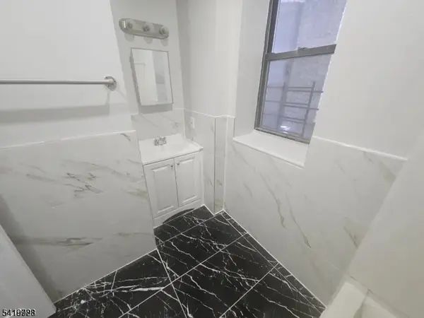 150 Broad St #3C, Newark City, NJ 07104