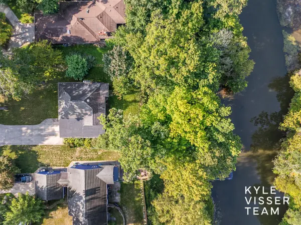 2757 Cascade Springs DR SE, Cascade Twp, MI 49546