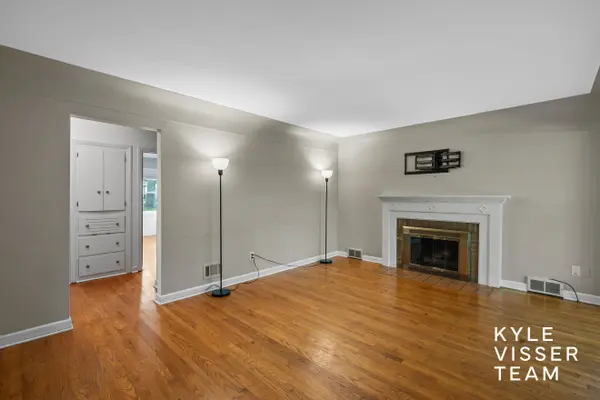 2757 Cascade Springs DR SE, Cascade Twp, MI 49546