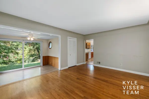 2757 Cascade Springs DR SE, Cascade Twp, MI 49546