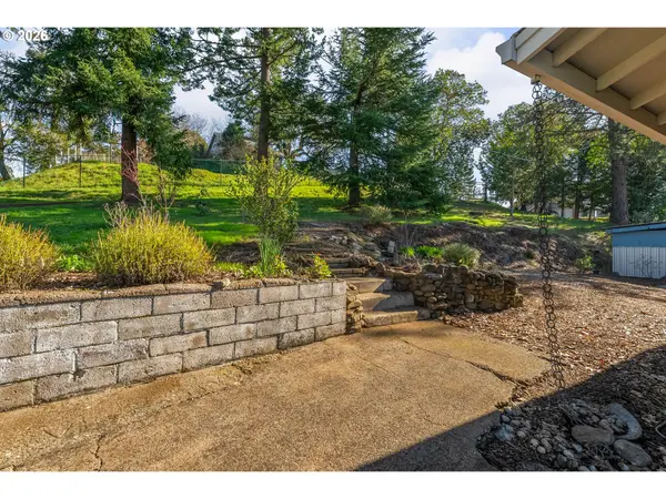 1378 NW GROVE ST, Roseburg, OR 97471