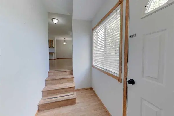 909 5 AVE SE, Slave Lake, AB T0G 2A3