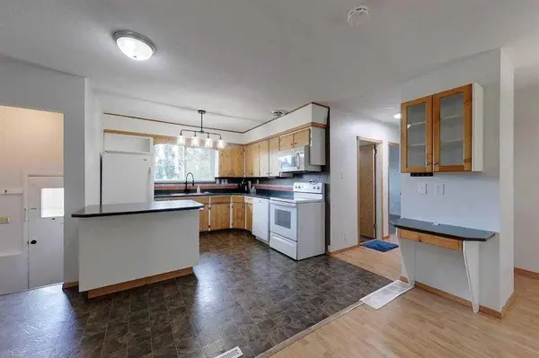 909 5 AVE SE, Slave Lake, AB T0G 2A3