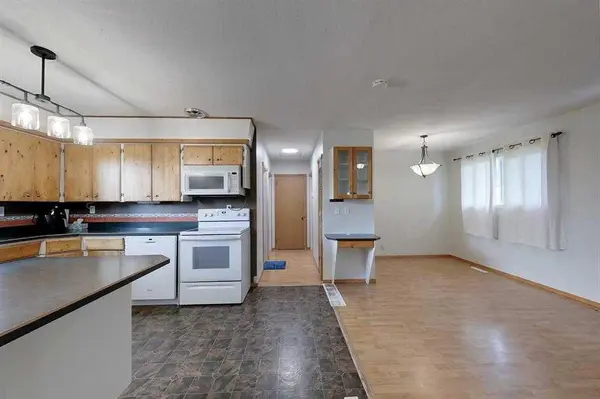 909 5 AVE SE, Slave Lake, AB T0G 2A3