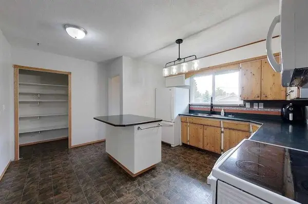 909 5 AVE SE, Slave Lake, AB T0G 2A3