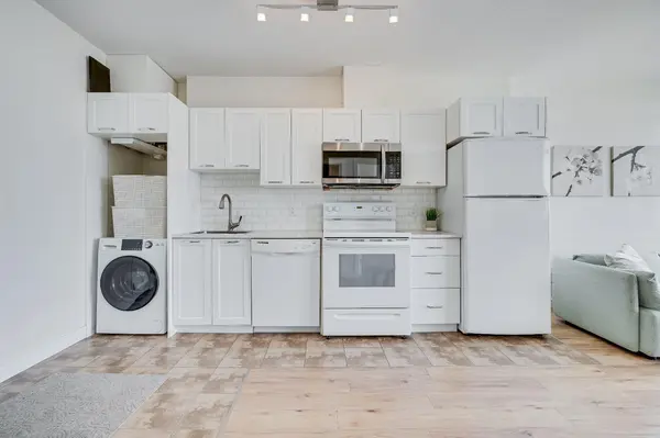 3830 Brentwood RD NW #1410, Calgary, AB T2L 2J9