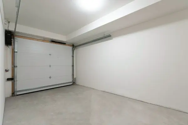 36 Evergreen GDNS, Toronto C11, ON M4G 1C5