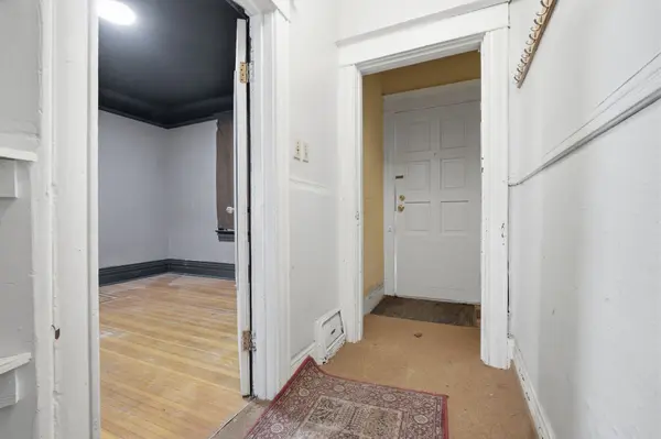 82A Augusta AVE, Toronto C01, ON M5T 2L1