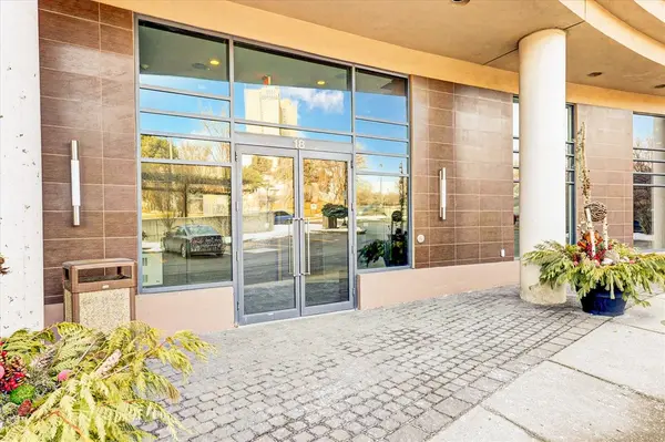 18 Valley Woods RD #605, Toronto C13, ON M3A 0A1