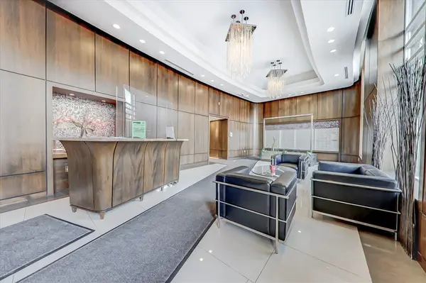 18 Valley Woods RD #605, Toronto C13, ON M3A 0A1