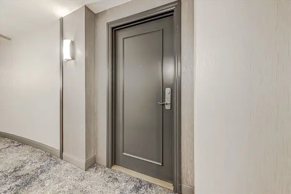 18 Valley Woods RD #605, Toronto C13, ON M3A 0A1